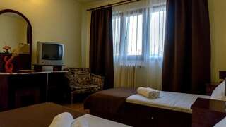 Отель Hotel Dacor Орэштие Двухместный номер с 2 отдельными кроватями-3