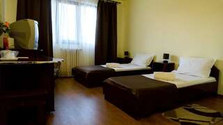 Отель Hotel Dacor Орэштие Двухместный номер с 2 отдельными кроватями-4