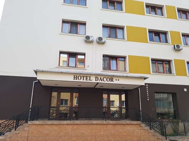 Отель Hotel Dacor Орэштие-10